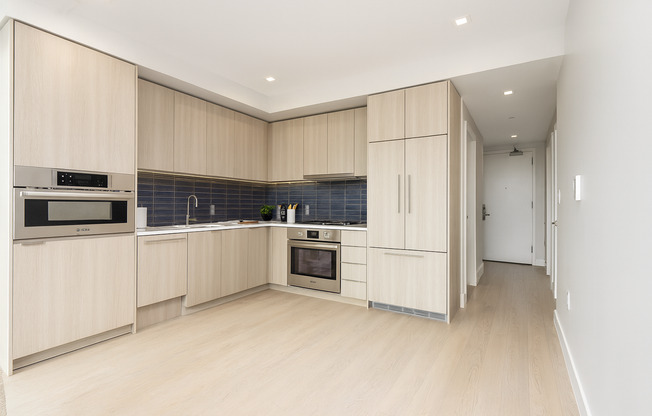 2 beds, 2 baths, 867 sqft, $4,075, Unit 501