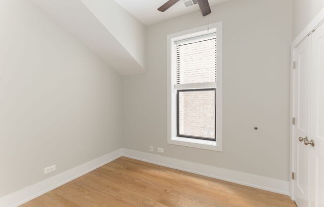 2 beds, 1 bath, 1,055 sqft, $3,850, Unit 3525W-1F