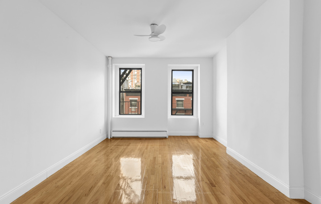 258 W 15 ST
