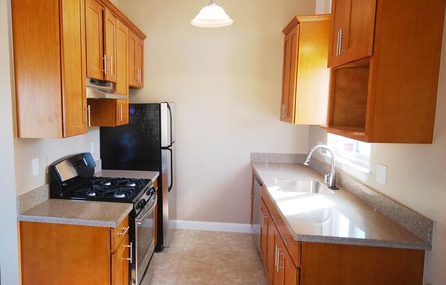 2 beds, 1 bath, $2,795