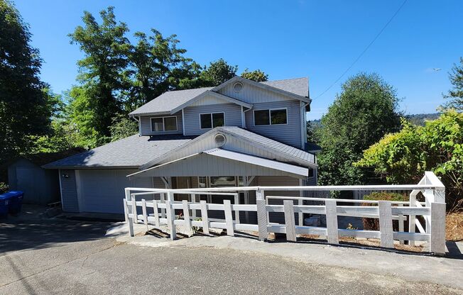 Beautiful and LARGE 5 Bedroom, 3.5 Bath Home in Great South Seattle Location!!