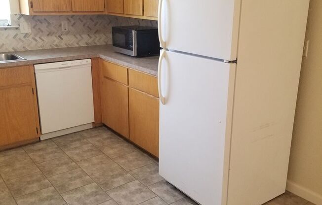 3 beds, 2 baths, 1,126 sqft, $1,250, Unit A