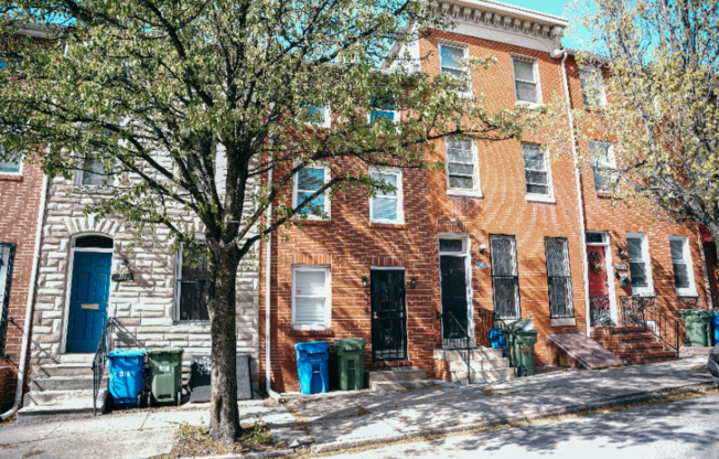 916 W LOMBARD ST