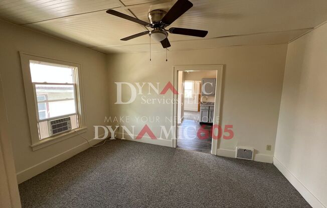 Upper Level 2BR/1BA in Downtown Sioux Falls