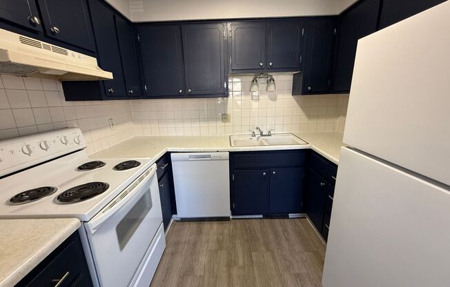 2 beds, 1 bath, 908 sqft, $835, Unit 5003 Sycamore