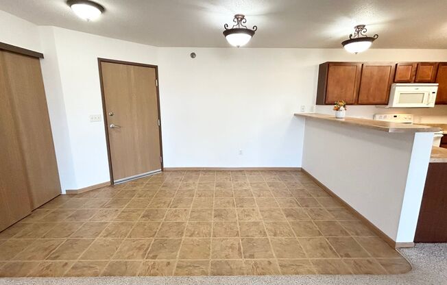 2 beds, 1 bath, 890 sqft, $1,010, Unit 810-302