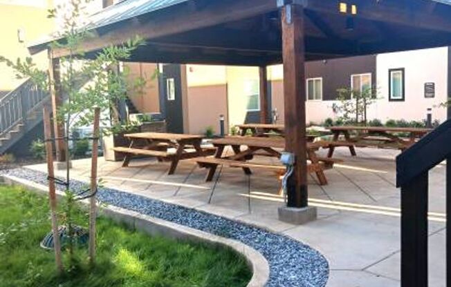 Elk Grove Courtyards
