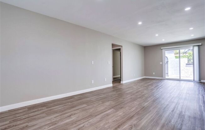 2 beds, 2 baths, 900 sqft, $2,795, Unit 4