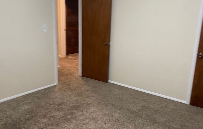 3 beds, 2 baths, $1,300, Unit Unit A