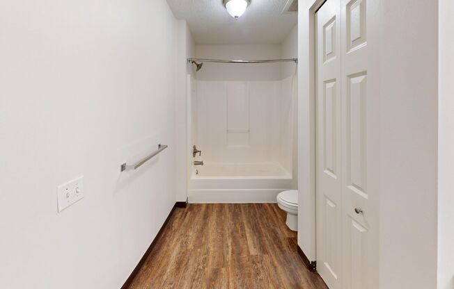 1 bed, 1 bath, 724 sqft, $1,595, Unit 22-306