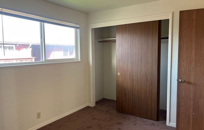 2 beds, 1 bath, $1,200, Unit 05B