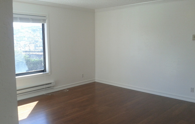 2 beds, 1 bath, $2,850, Unit # 2