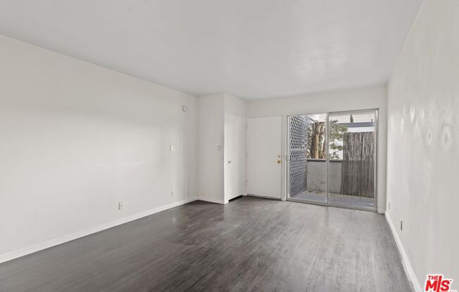 1233 Barry Ave Apt 202