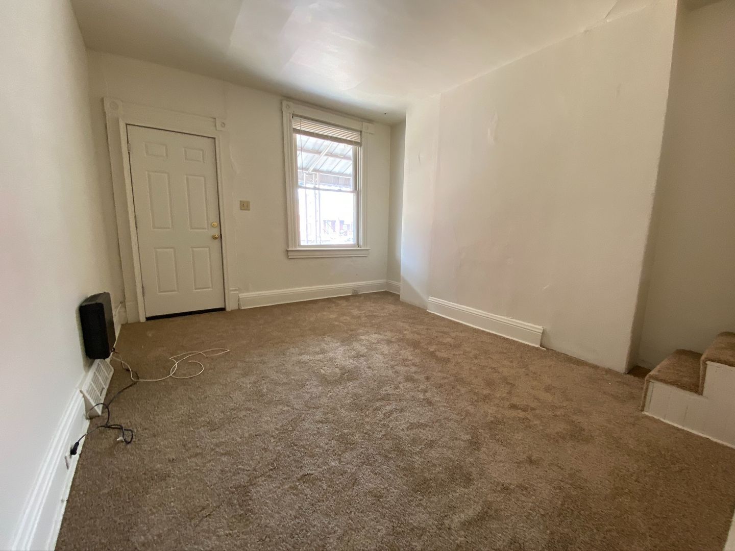South Oakland 2BR Duplex with Back Yard Space! Call Today to Schedule an Appointment!