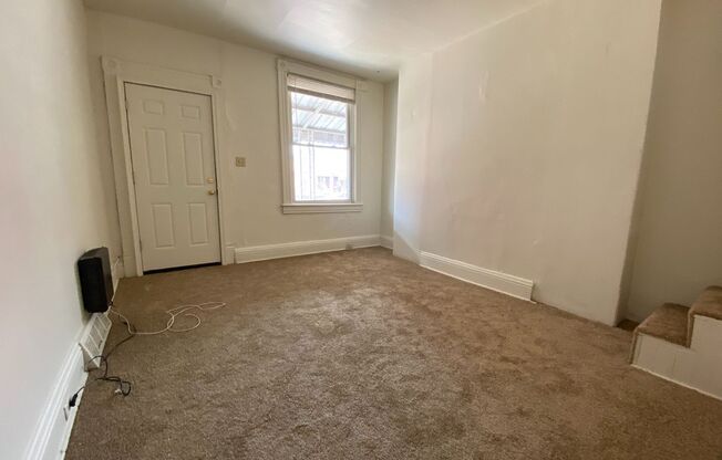 South Oakland 2BR Duplex with Back Yard Space! Call Today to Schedule an Appointment!