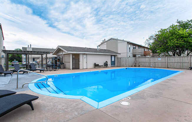 Kansas apartment with outdoor pool