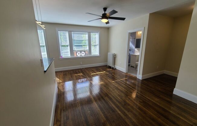 1 bed, 1 bath, $2,700, Unit 9