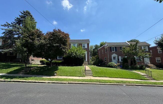 Lovely 3-Bedroom Townhouse in Drexel Hill! Available mid-August!