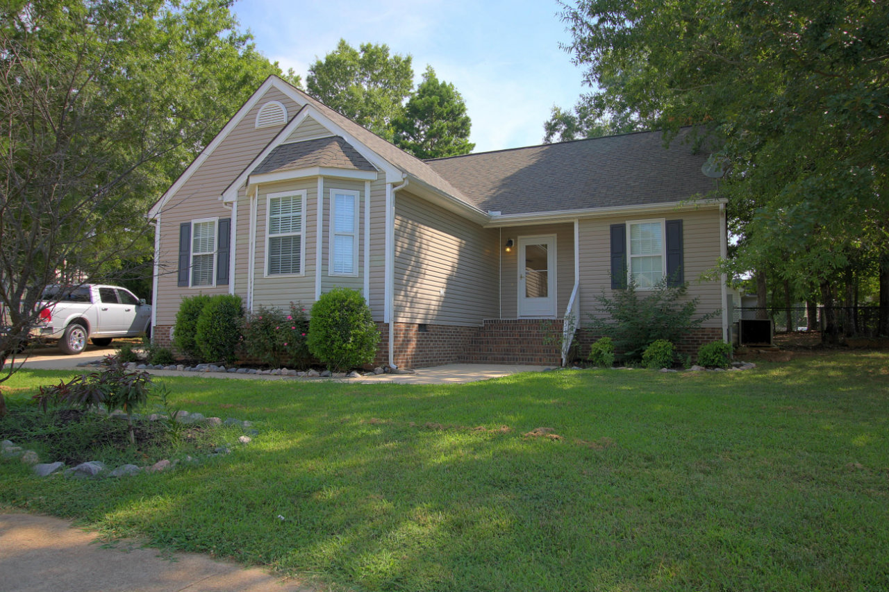 Beautiful 3 bedroom home in Wake Forest near Flaherty Park!