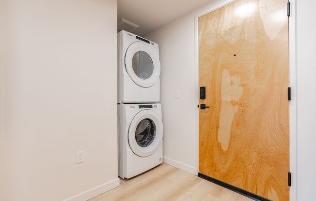 Studio, 1 bath, 307 sqft, $1,295, Unit 829