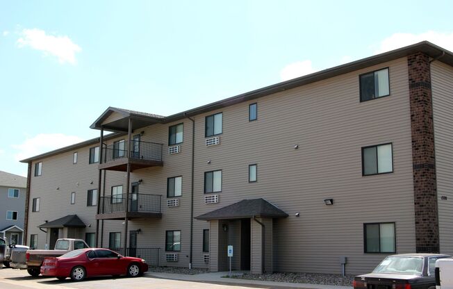3 beds, 2 baths, 1,369 sqft, $1,445, Unit 1320-305