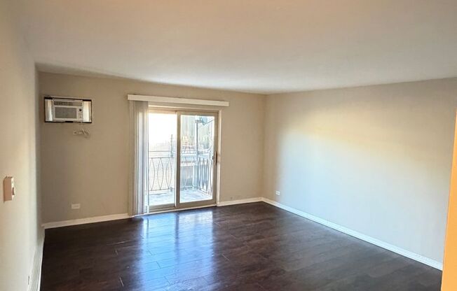 1 Bed One Bath in DOWNTOWN Forest Park!!!