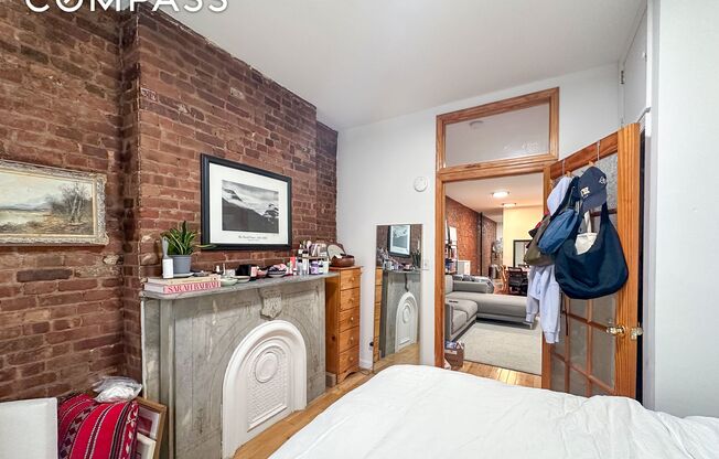 215 E 5 ST