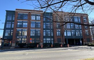 Studio Unit in 626 N Graham Street community