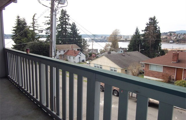 Spacious Condo In The Heart Of Manette
