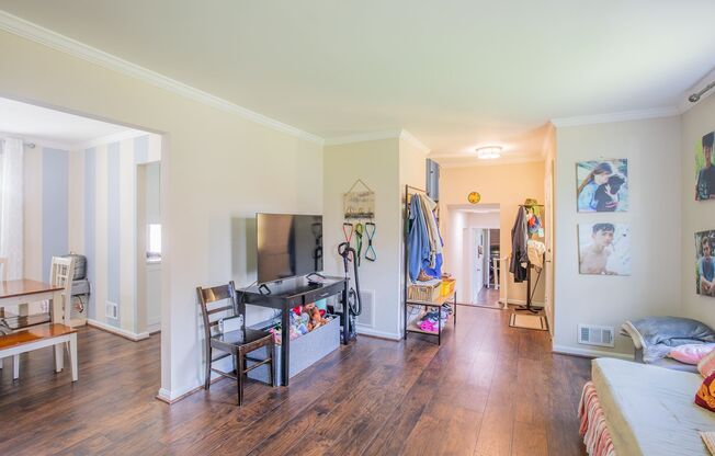 Amazing 5 BR/3 BR Single-Family Home in Rockville!