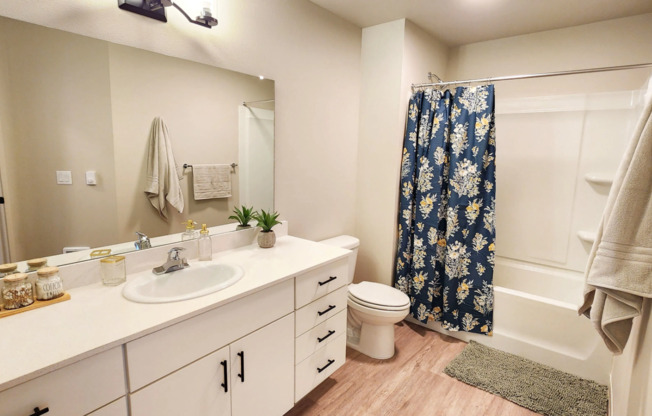 2 beds, 1 bath, 913 sqft, $1,900, Unit B-306