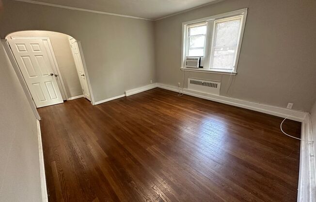 2 beds, 1 bath, 1,035 sqft, $1,595, Unit Unit 17-B