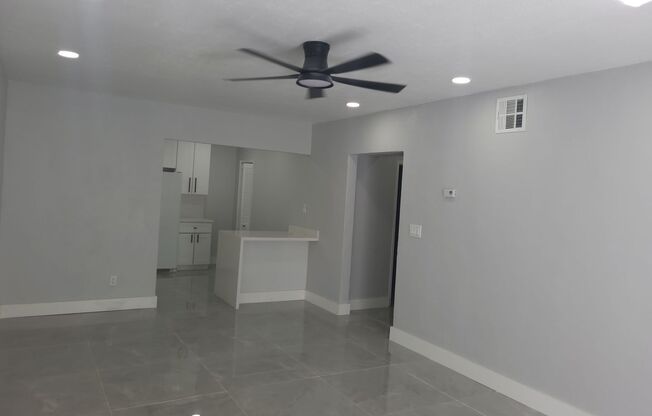 2 beds, 1 bath, 950 sqft, $2,300