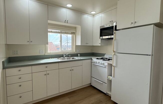 Charming 1-Bedroom Home with Bonus Room & 2-Car Garage in SSF