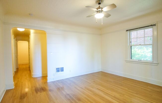 Gorgeous Corner 1-Bed with Built-ins in Coveted NW Location!