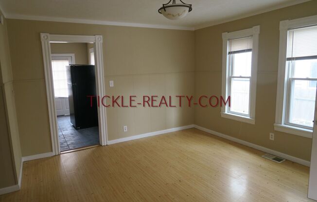 2 Bedroom House with Walk In Closet / Office - Laundry, Dishwasher