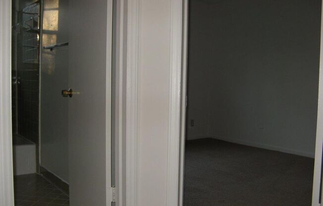 2 beds, 1 bath, 950 sqft, $1,135, Unit 1326-4