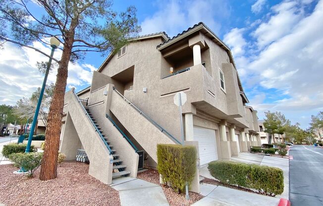 AMAZING 2 BEDROOM 2 BATHROOM SECOND STORY CONDO COMES WITH A 1 CAR GARAGE!!