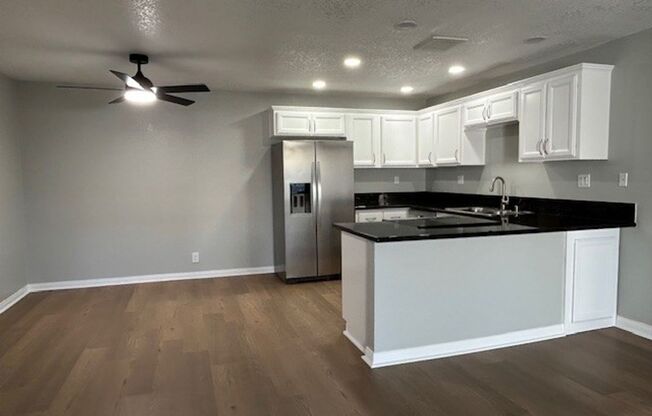 2 beds, 1 bath, 920 sqft, $2,830, Unit K10