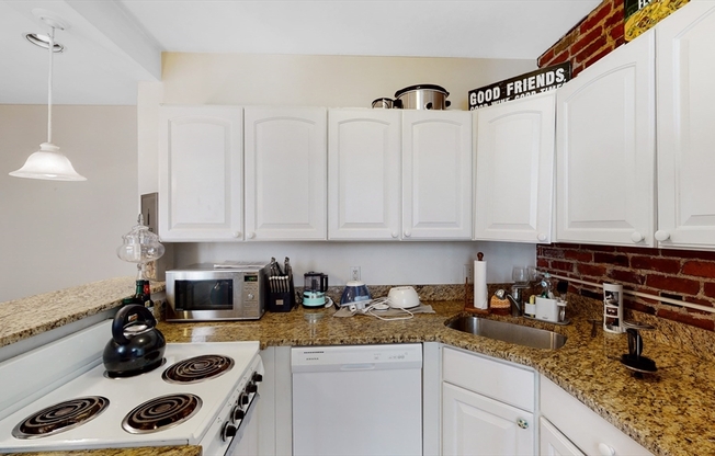 3 beds, 2 baths, 850 sqft, $4,795, Unit 21