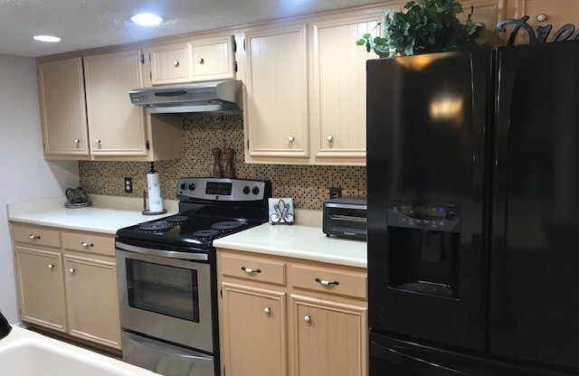 Beautiful home in Blanco Woods w/community pool!