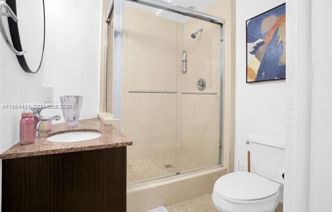 1 bed, 2 baths, 878 sqft, $3,500, Unit 801 Brickell Key Blvd # 907