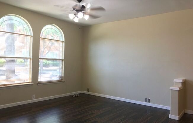 Large 3 bedrooms 2.5 Townhome for Lease