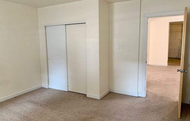 2 beds, 1 bath, $1,095, Unit 1512L