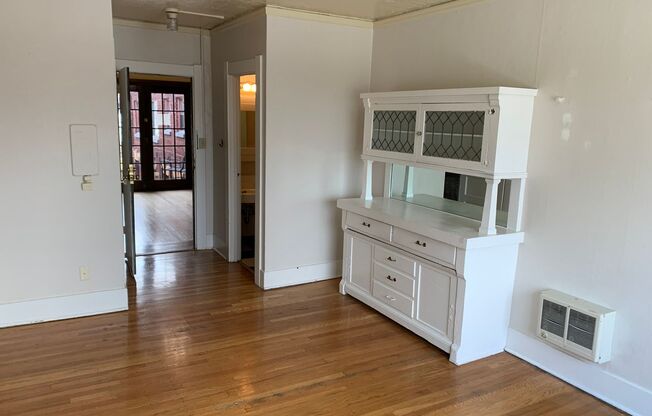 Studio, 1 bath, 330 sqft, $975, Unit 35