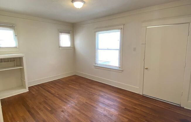 Charming Long Beach Studio For Rent w/ 1 Car Garage!