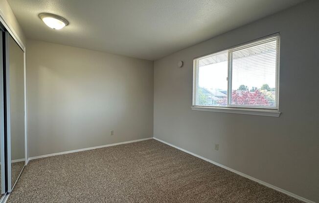 2 beds, 1 bath, 840 sqft, $1,295, Unit 24