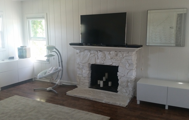 2 beds, 1 bath, $3,200