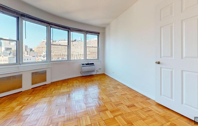 14 HORATIO ST