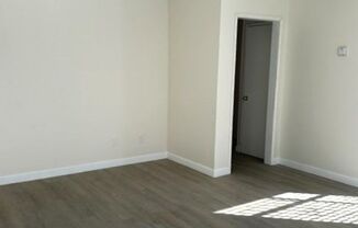 2 beds, 1 bath, $2,450, Unit 2